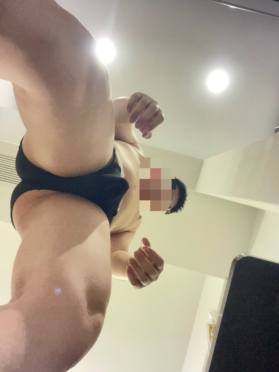 Jiutir's tweet photo. 武汉的小狗来让我踩踩😈 https://t.co/3CgKmFzDgU