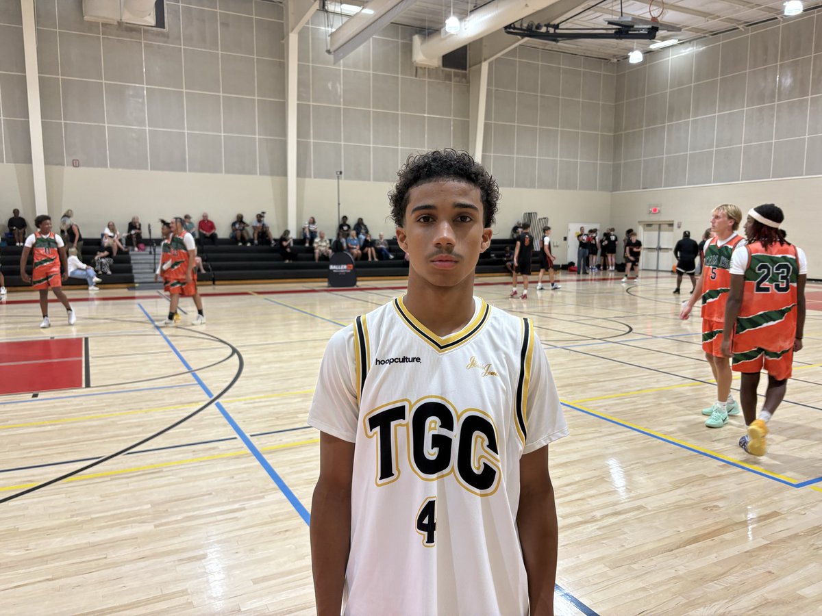 KOTRhoops's tweet photo. Karl Mullins
PG 5’9 
Wellington Sports Academy (FL) 2028

A do it all point guard! He finished with 25 in a win today and he was a positive piece for his team on offense all game. He makes lead passes look easy in traffic and could really finish at the rim. 

#Elite32 https://t.co/QMLbqQgWjz