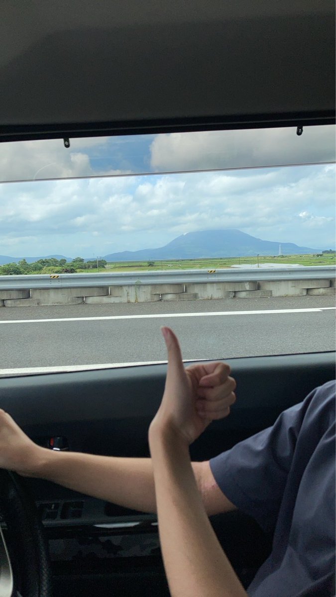 Enpe_vrc's tweet photo. これは桜島背景の運転中の僕(父撮影) https://t.co/4D5DgbR1uv