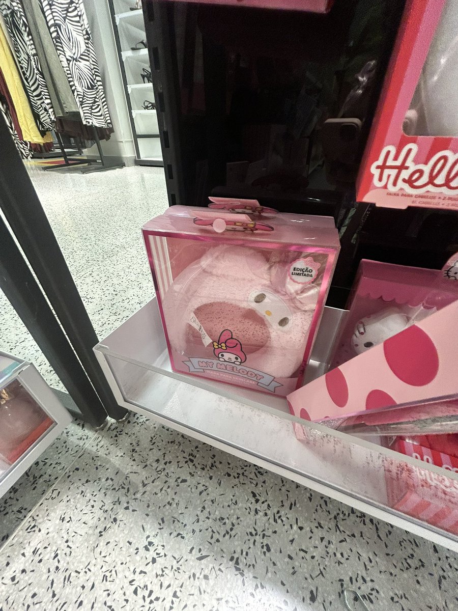 ichigomatcha_'s tweet photo. @cwelhagentil @fofagentil Vende na Renner, ela fica perto do caixa!! Tem da hello kitty tbm https://t.co/L11MfskG1H