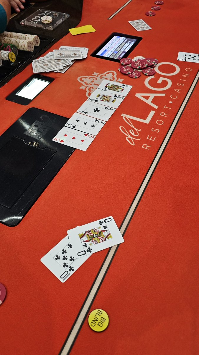 ScottySpades's tweet photo. 4th live poker royal flush! #poker https://t.co/c4cUfqs9P0