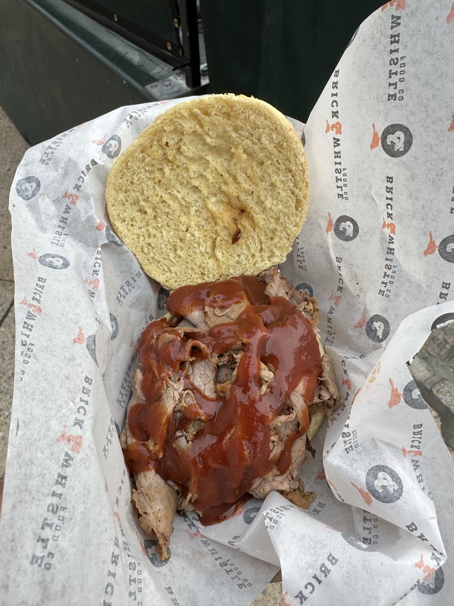 noslennoslen's tweet photo. camden yards is cool https://t.co/NMdmqiDfVL