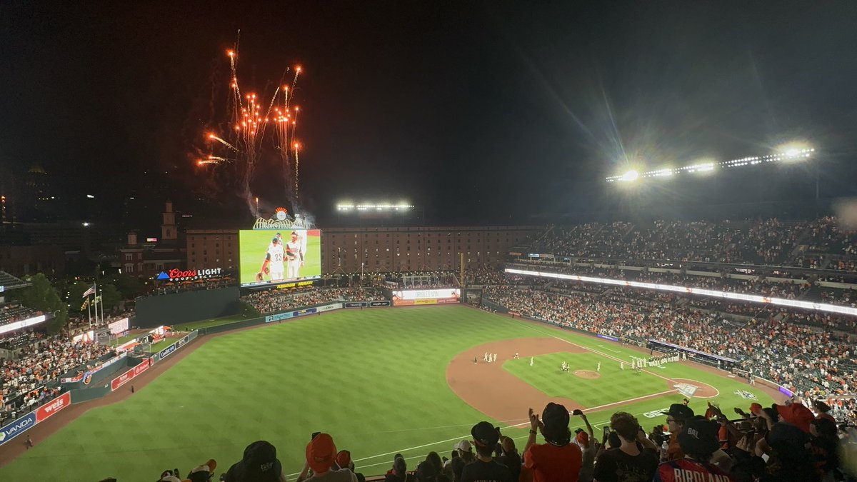 noslennoslen's tweet photo. camden yards is cool https://t.co/NMdmqiDfVL