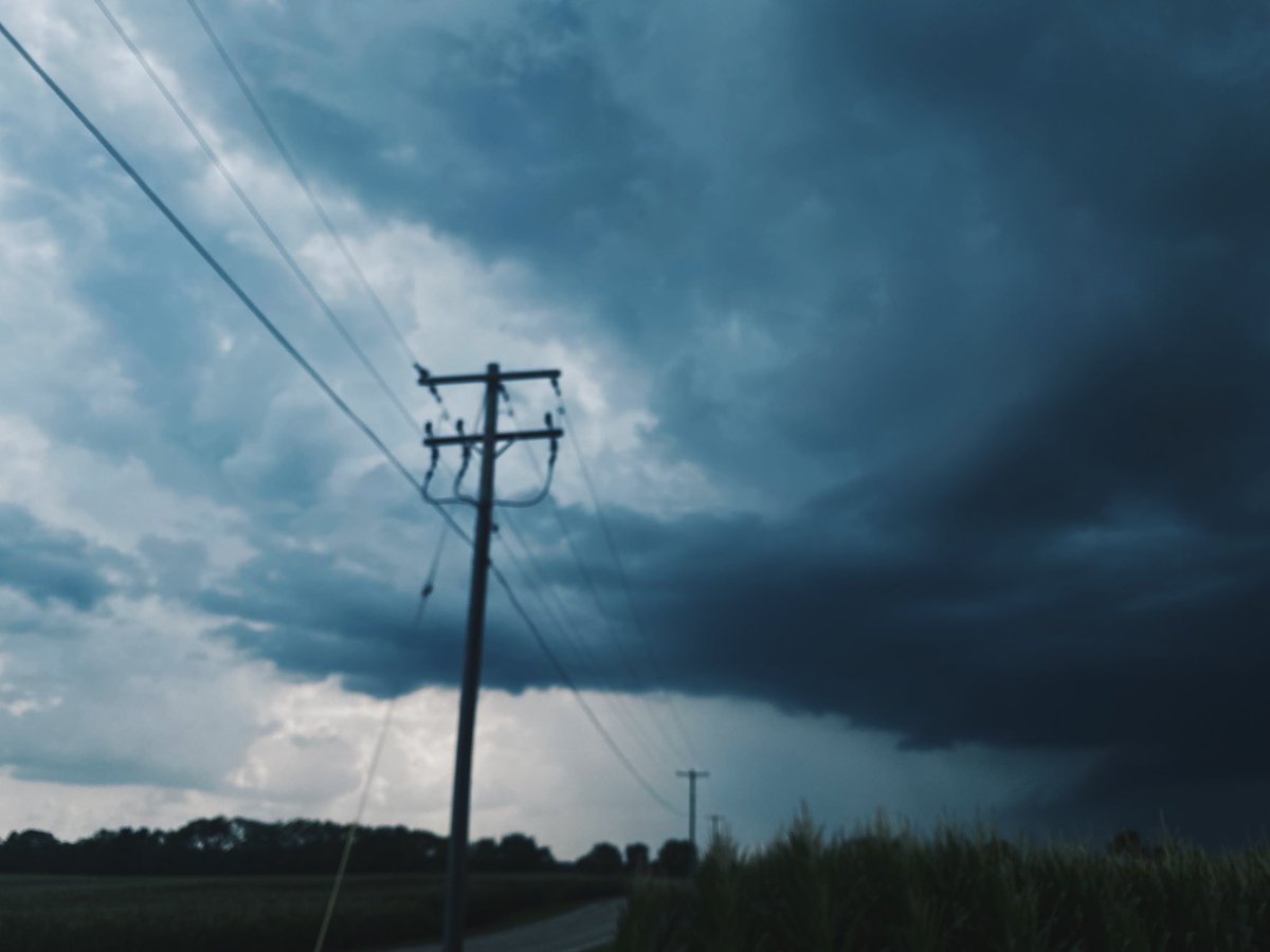 KellyShmo's tweet photo. Pulled off the highway to watch a storm blow in earlier https://t.co/kzHoqtspc1