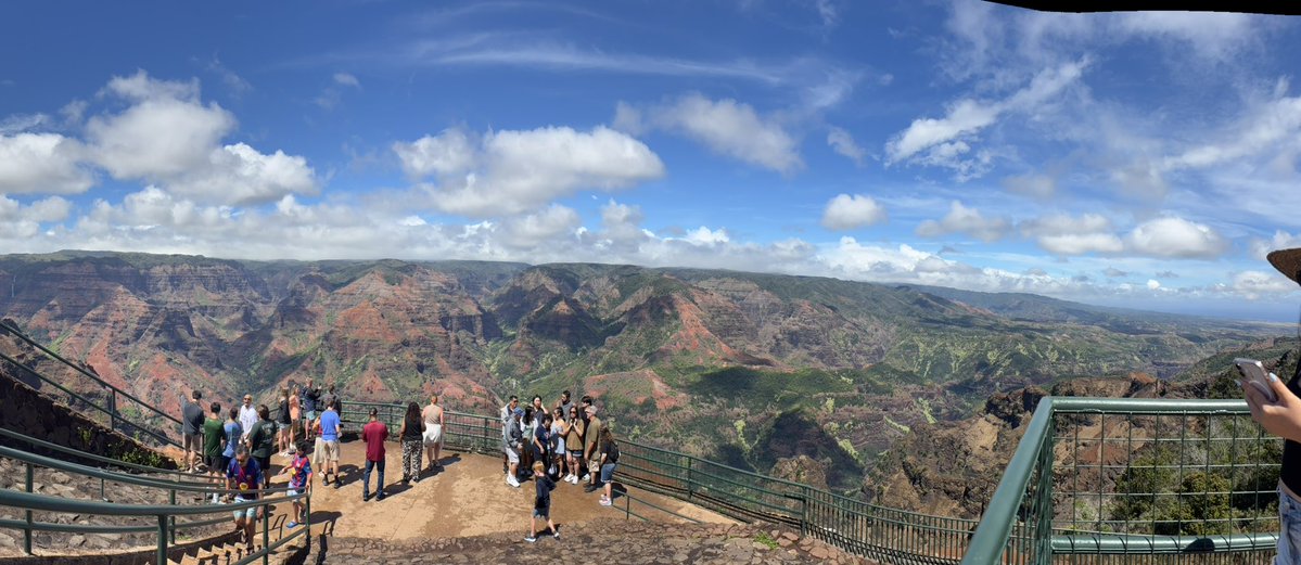 FishyFishTacos's tweet photo. Hawaii, Waimea Canyon!

I got stuck here for 2 hrs yesterday because my cousin locked the car with the keys inside.

The car had a spare key. https://t.co/AT5fzihEpt