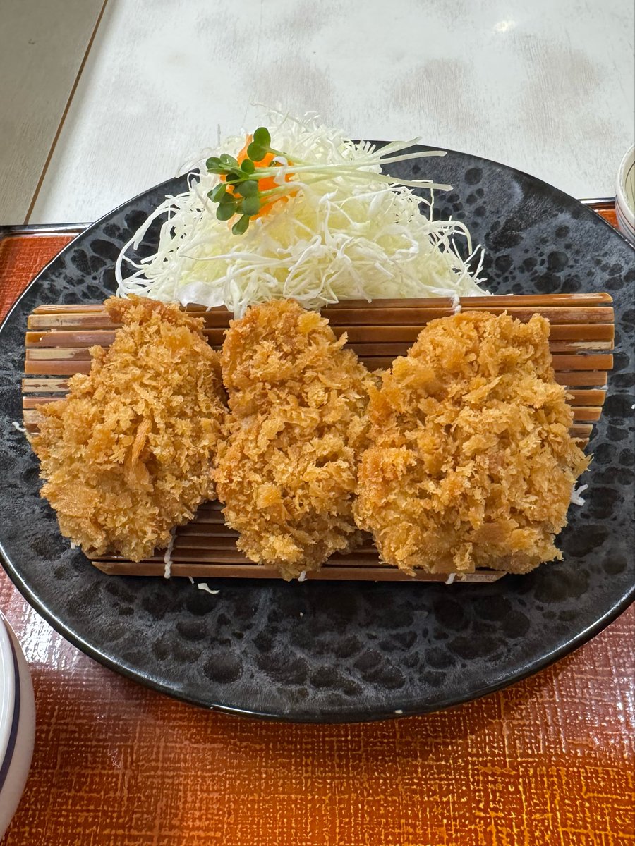 kakiemon_aksf's tweet photo. #パワーチャージ

豚肉は、良質なタンパク質と糖質の代謝を促して疲労回復に働くビタミンB群（特にビタミンB1）が非常に豊富な食材です✌️

またブランド豚ではエサの工夫により、コレステロールを抑えるオレイン酸などの不飽和脂肪酸が多く含まれています💪

夏に向けて体調を整えていきましょー https://t.co/IIwTJOBbl6