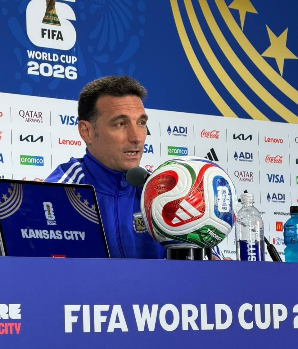 TouchlineX's tweet photo. 🚨🗣️ Lionel Scaloni on Lionel Messi: 

"At 39, some might think he's (Leo Messi) no longer at the same level, but I don't know how many times I've said it: as long as Messi still wants to play, he'll remain the best. That's what I believe, and not because I'm his coach."

"As long as he has the desire, he'll stay the best. And it's natural that a day will come when he turns fifty, and then it won't be the case for us who know him, see him training, and watch him do exceptional things."

"I can't even imagine what he was like at 23 or 24 with Barcelona under Guardiola. I don't even want to imagine it. We've talked about this a lot within the technical staff, and watching that version of him must have been something indescribable."

"And that's why, if you ask any player who lived through that period, they'll tell you what Leo was doing back then. As for me, nothing he delivers surprises me."

"I think he'll remain the best until the day he loses the desire to continue, because that moment will come eventually, and only then will he stop being the best."