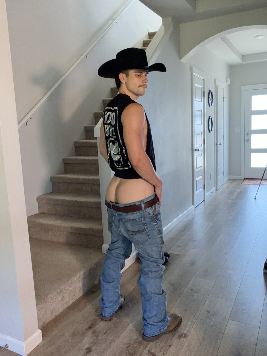 derkslurp15's tweet photo. maybe i’ll see you at the country concert this weekend 😋 https://t.co/XKaSOHaG7S