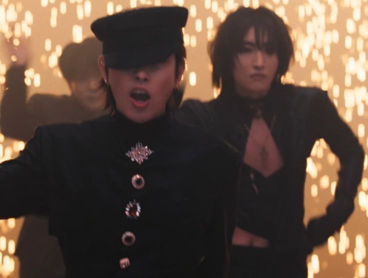 hwahole's tweet photo. Lets also not forget how kq absolutely robbed us of these mctz looks https://t.co/9HRT3YpQcS