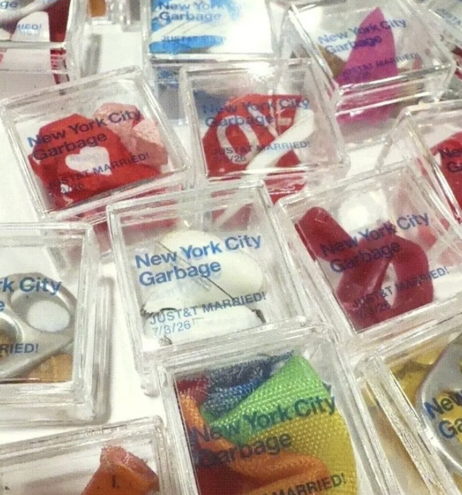 BuzzingPop's tweet photo. New York artist sold trash collected outside Taylor Swift and Travis Kelce’s wedding venue. He sealed each piece in plastic cubes, selling them for $25, while the larger ones went for $100. 

They sold out in less than 24 hours. https://t.co/I8tArUbc5Q