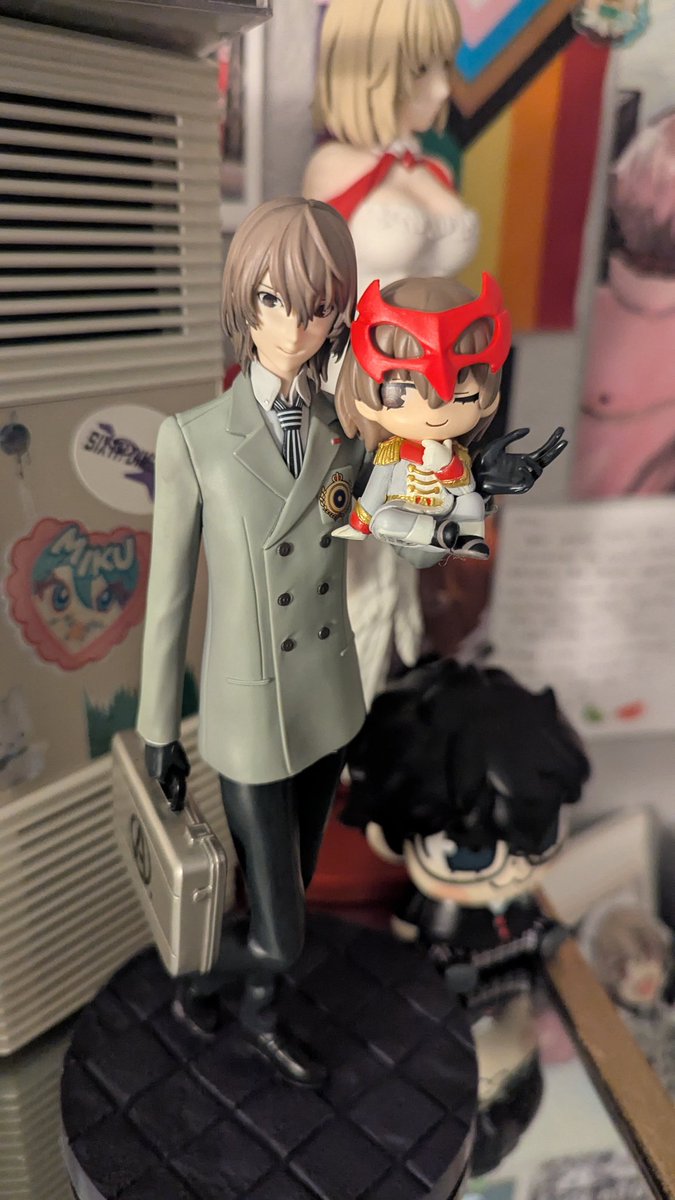 snekpross's tweet photo. akechi and the baby akechi that he birthed https://t.co/EXny107qli
