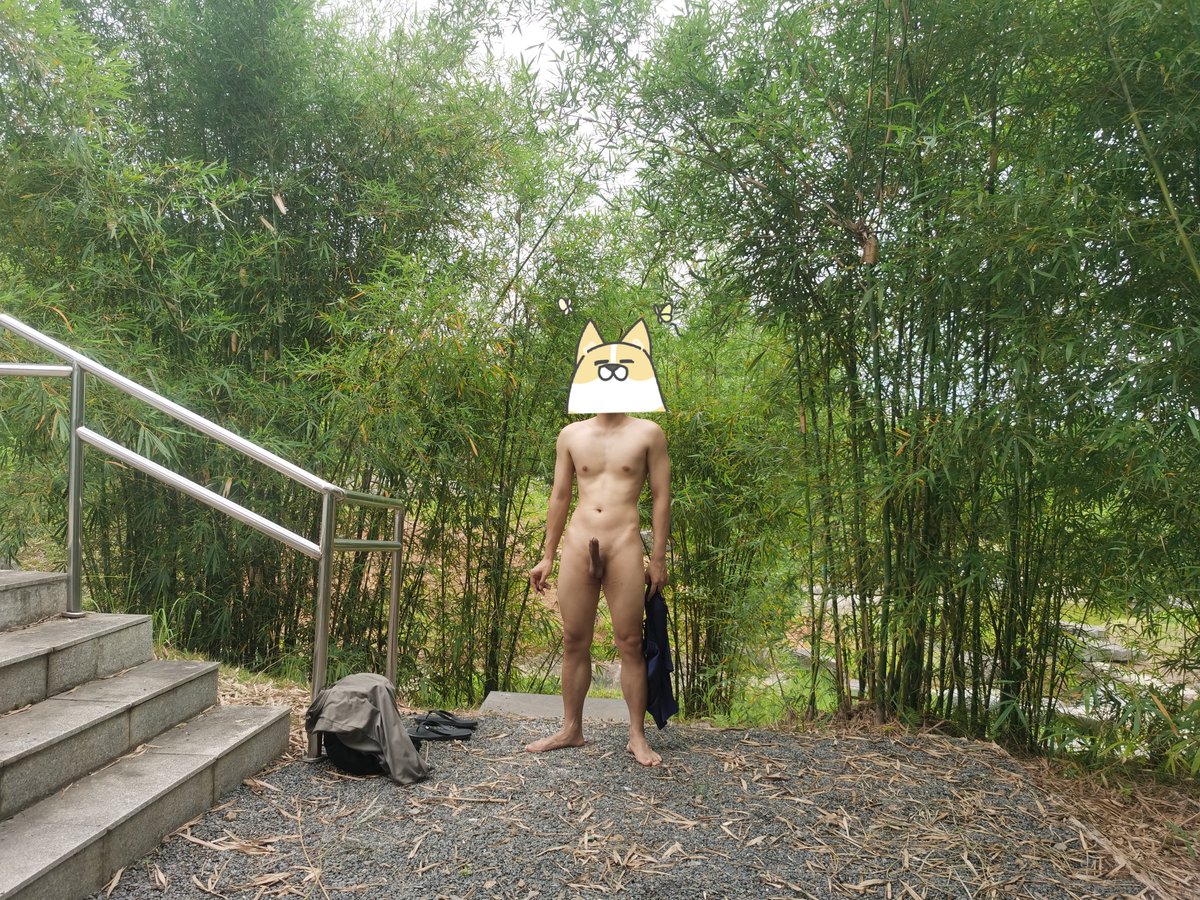 ouyuheng's tweet photo. 白天试试更刺激，旁边还有人，有想试试吗？今天想拍视频 https://t.co/BuwISREwY8