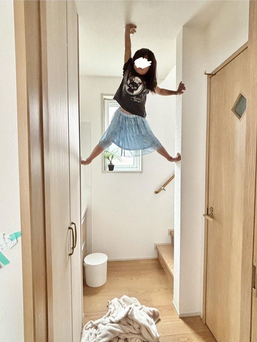 chun2egg's tweet photo. これが女児育児だ！ https://t.co/6fP9tcfafZ