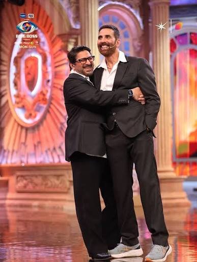CHENNAIAKKIANS's tweet photo. Congrats to @ajaydevgn @Riteishd @ArshadWarsi on the Blockbuster opening of #Dhamaal4 
Hoping that your film does more business than #BhoothBangla so that some akshay kumar fans here will be taken down to the streets or maybe quit this app forever. Never troll anyone or anyone's movies. Apni picture hit huyi, enjoy Karo. Why all the fuss and abuses regarding whos number one or number two. Tumhare hisaab se number one hai toh rakho, why unnecessarily abusing other actors or anyone. Not saying this for akkians but for other actors fans too. Celebrate if their film is a success because more successful films means more audience resorting their faith in watching the film in theatres which in turn benefits us only because Akki sir3 baar aate hai saal mein. 

Really hoping for a 300cr worldwide gross here. 2nd day advance is humongous and BMS is exploding like anything. And Day3 advance has already crossed day 1 advance. 
Congrats in advance from @akshaykumar sir and fans for the GRAND SUCCESS. Super-HIT for sure. Hoping for Blockbuster