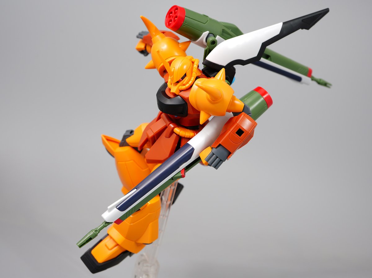 hobbynotoriko2's tweet photo. グフイグナイテッドの左右ウイング基部は余りがちなボールポリ入れれば3ミリ化出来るので色々付けられる https://t.co/TkfSKKP07e