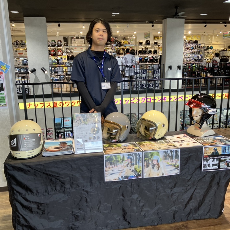 naps_tokai's tweet photo. ヘルメットメーカー様も多数ご来店!!
かわいいジェットヘルメットがいっぱい
#72Jam さん
愛知県に拠点を置く
#godblinc さん
かわいらしいジェットからフルフェイスまで
#marusshin さん
17時までイベント開催中です🏁 https://t.co/hHebM5Dr0J
