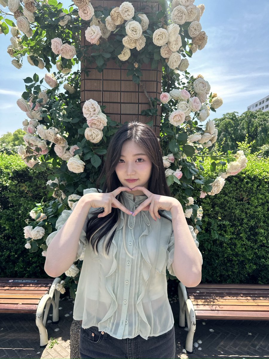 Laki922official's tweet photo. 【📔日記更新💚】

Laki ｜森朱里

2026.07.11
『バラ園🌹⚓️🌳🍎💚』

🔗https://t.co/lMgyLPilRk

#Laki #森朱里 #AKARI https://t.co/87LwjqfnsN