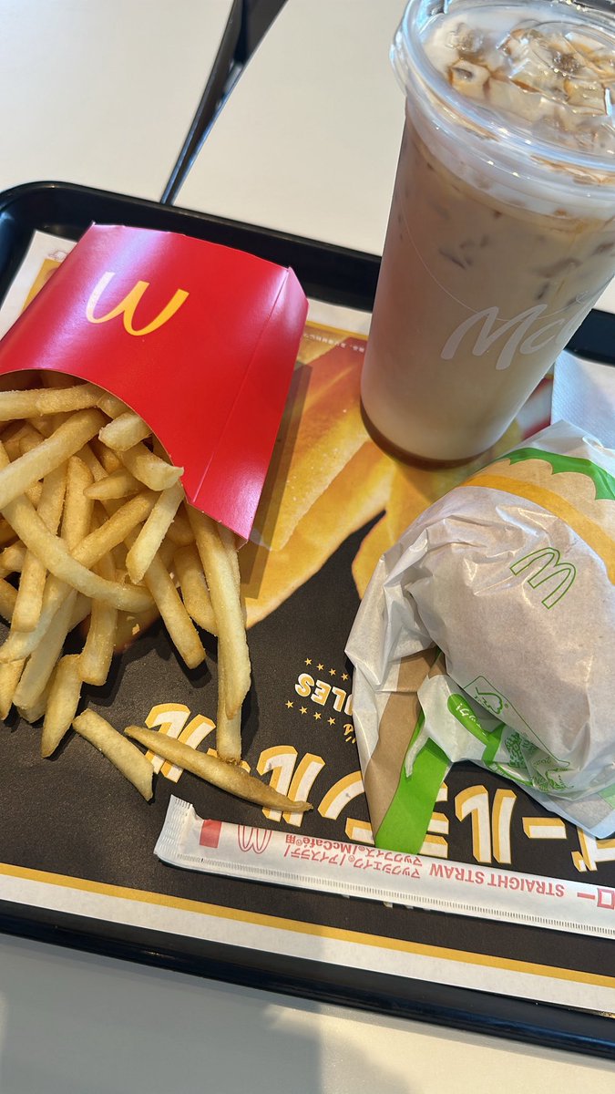 Honopi___0912's tweet photo. ジャンクフード食べたすぎて1人マック🍔🍟
ジャンクフードっち罪よなーー
無性に食べたくなるもん https://t.co/FBd34ahGOg