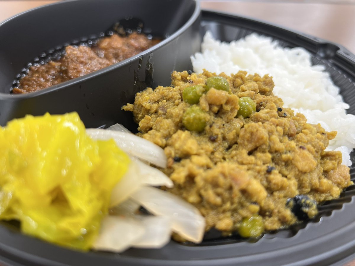 hm_currycell's tweet photo. 福島県初登場！
福井のインドカレー名店『スパイスタリテマスカ？』

カレーマニアに圧倒的人気の「チェティナードチキン」はまさにスパイスフルな贅沢仕様。
「親鶏のキーマ」は日本インド料理のパイオニア『アジャンタ』の血を引く本格仕様で、噛み締めるたび溢れる親鶏の旨みがたまりません。

圧倒的クオリティのインドカレーをこの機会にどうぞ！

#東京カレーカルチャーin郡山 はうすい百貨店にて7/13（月）まで！