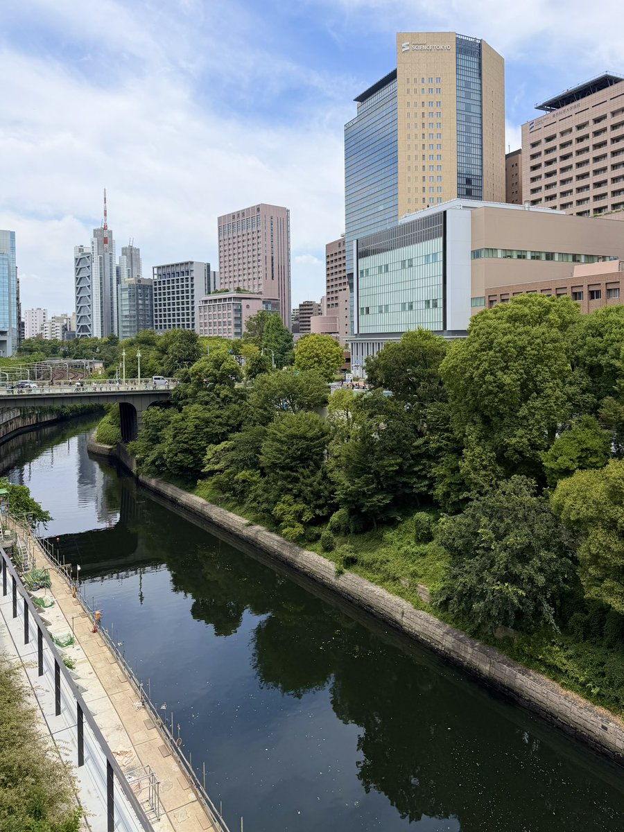 Tokyo_Scapes's tweet photo. 御茶ノ水駅がめっちゃすっきりして神田川が見えるようになってる…！
いつ以来だろ笑 https://t.co/j7Q6EiePPf