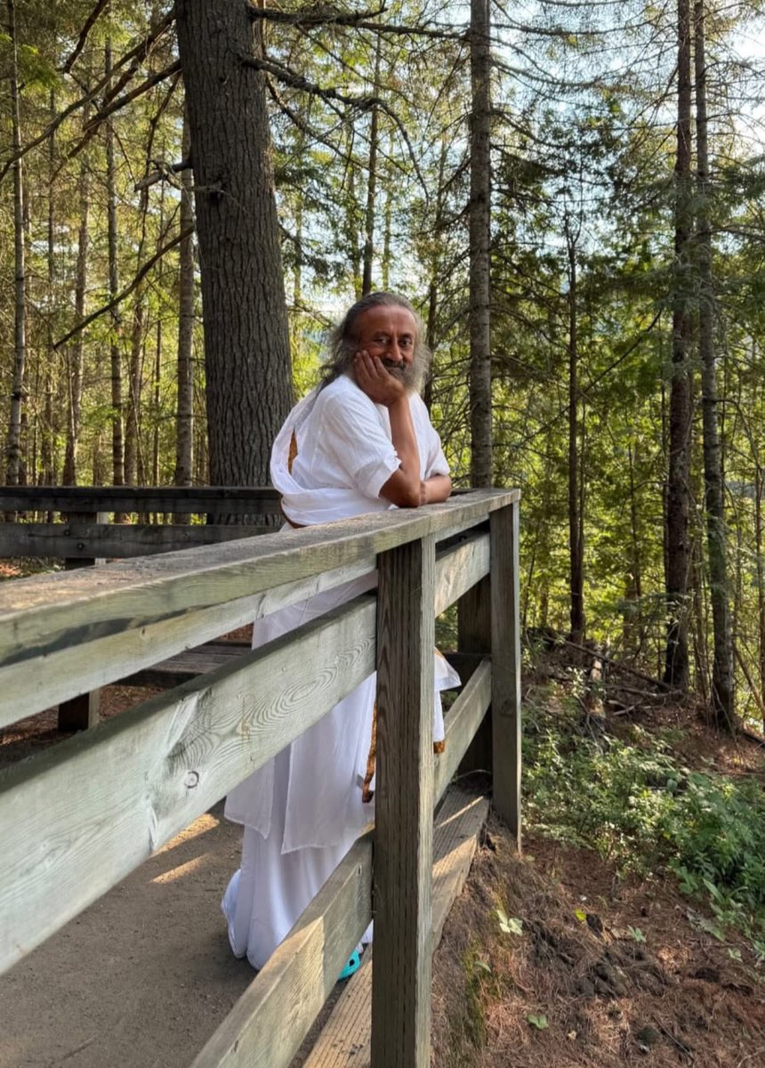 JGDSwamiji's tweet photo. Smile, Laughter and Meditation are privileges of human life.
@Gurudev 💙 https://t.co/GL1rEkvYMQ