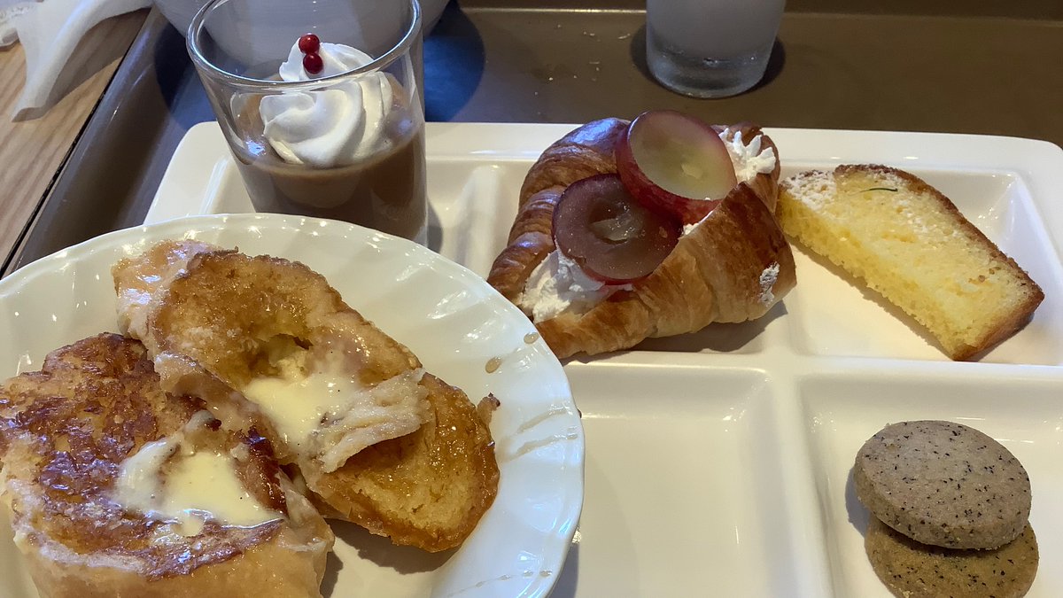 フレンチトーストは別として朝なかったデザート増えたぁ٩( 'ω' )و