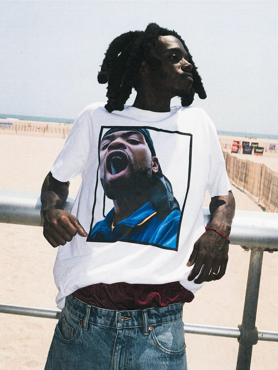 ModernNotoriety's tweet photo. Denim Tears x Method Man “Razor Blade” Tee (2026) https://t.co/In3Z55p1mI