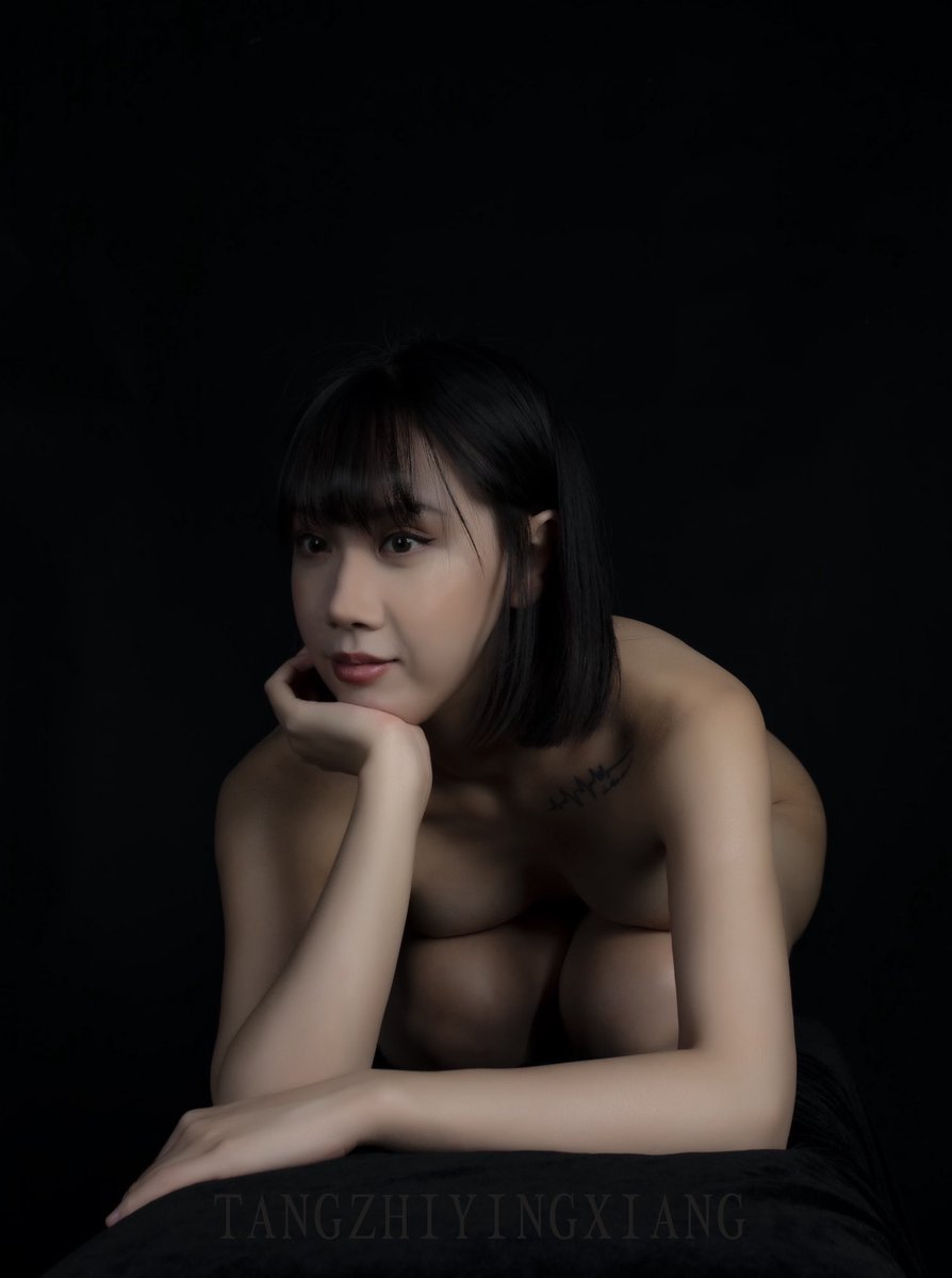 7fu74's tweet photo. 影棚暗调 https://t.co/1p7MatcYFy