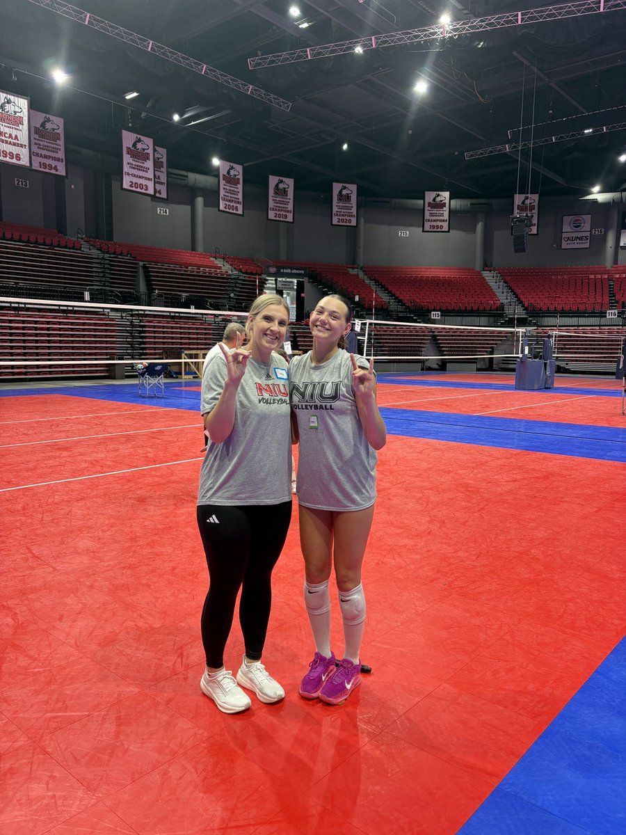 GretchenLaPean's tweet photo. Loved my day on campus learning from @sondraparys and the @NIUVolleyball Huskies! So excited for the next few years to unfold. These experiences are what itβs all about. #OnAMission #classof2029 #middleblocker https://t.co/5JTznJLqE6