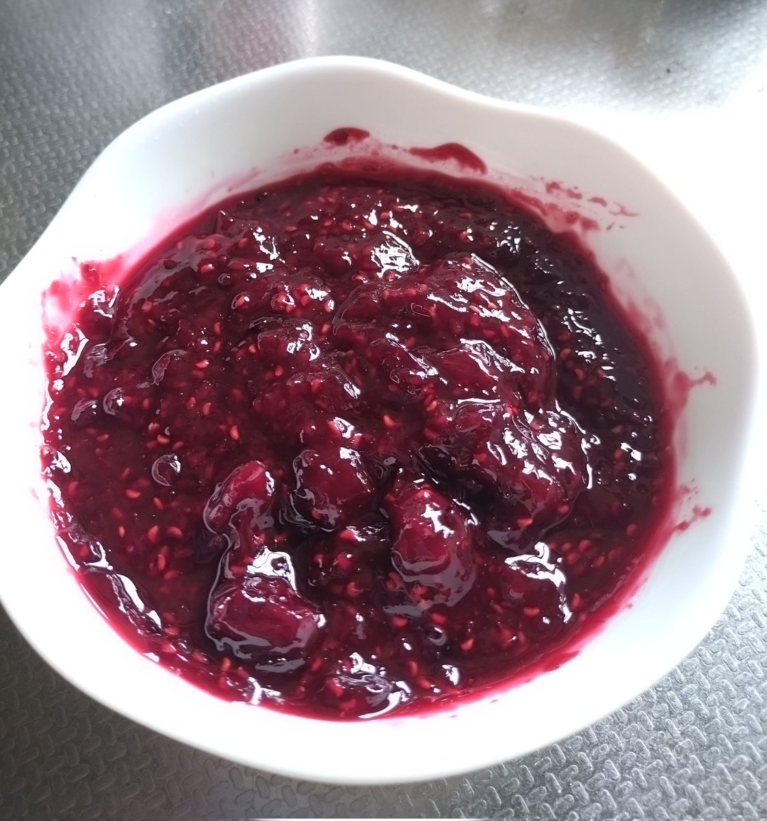 Reika7111's tweet photo. スコーン作ろうかと思ってとりあえずジャム作りから！
ミックスベリーのジャム🍓 https://t.co/eKCpNPdd4d