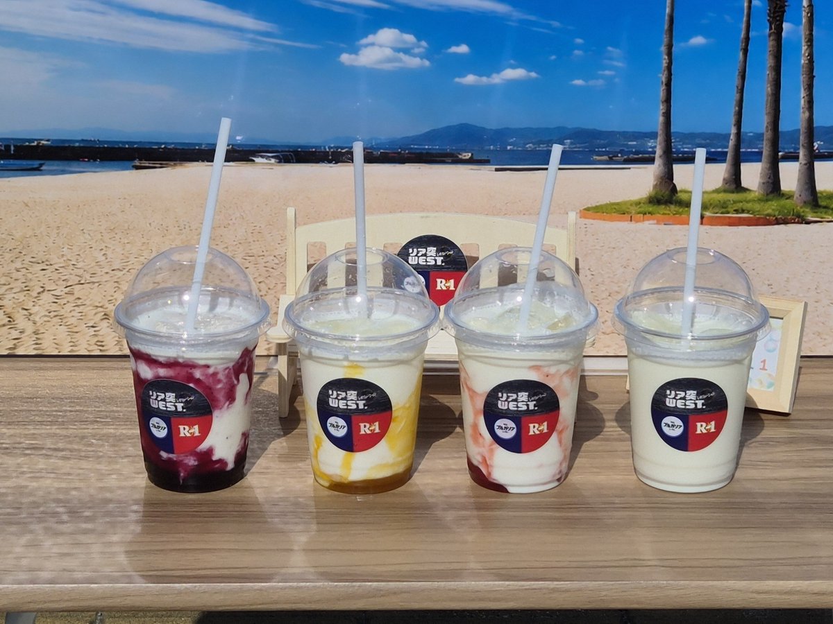 riatotsuwest's tweet photo. #リア突海の家　

今日から
「リア突ヨーグルトかき氷」
リア突海の家で限定販売です～！
昨年に引き続き、リア突ラッシーも販売中です！

入場チケットをお持ちでない方もご購入できますので、ぜひ遊びに来てください！ https://t.co/ALSXUJGY85