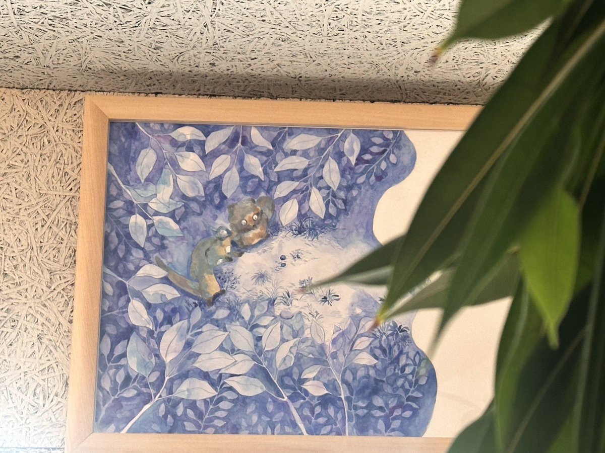 perukopon's tweet photo. しつこいかもしれない。
けど、言わせて下さい。

神戸のイラストレーターが
福岡で原画展しています。

絵本のプレゼントイベントも予定しています。

輸送費がとてもキツい中、スポンサー様もご支援くださっています。

泣いても笑っても展示期間は過ぎていきます。

作品を見に来てくれませんか？
場所は中央区桜坂にあるコーヒーの美味しいカフェです。

遠方の方はそっといいねで応援くださると励みになります…🙇‍♀️￼

＊＊＊＊＊＊

🖼️絵本「ミオのコンパス」展 in 福岡開催中！

場所：coffee roaster So&So (https://t.co/gLFWQlhB5Q)
住所：福岡県福岡市中央区桜坂1丁目3-23
日時：7月1日（水）〜8月２日（日）
　　　時間は当店の営業日時に準ずる。
　　　月曜日定休日　１０：００〜１８：００
料金：カフェご利用のお客様
イベント：7月26日（日）11時〜13時 作者在廊 サイン会実地＆お子様のいるご家庭につき1冊、先着順で絵本プレゼント！

スポンサー：がくぶち屋 株式会社美工 様(https://t.co/hL3GlGXlkH)￼

#イラストレーター
#原画展
#福岡市中央区