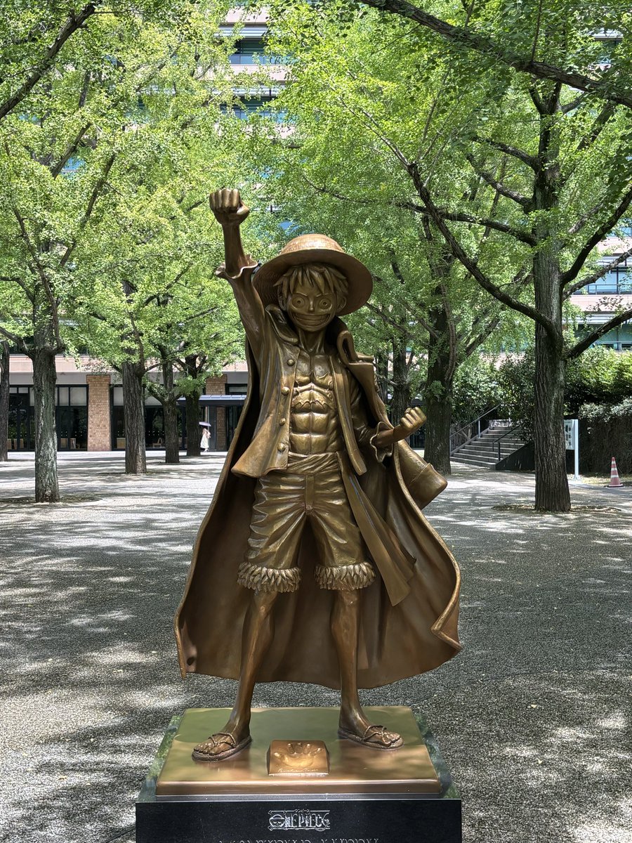 karinto5656's tweet photo. ルフィ像見に来た
めっちゃ混んでるのかと思ったけど案外人いないやな https://t.co/XVAKnHFP4f