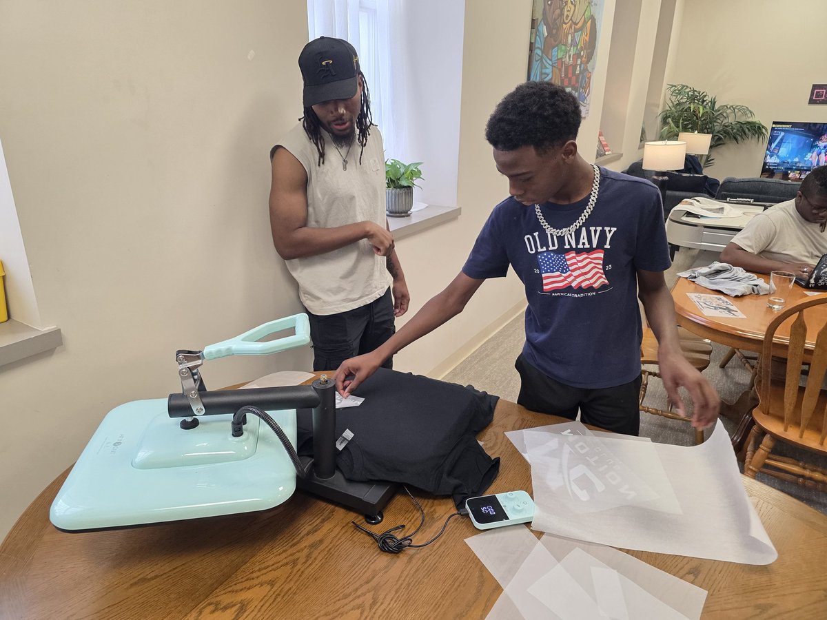 my180yp's tweet photo. Our young entrepreneurs watched their ideas come to life.

After designing their own clothing brands and logos, Come Create STL helped bring their visions to reality through the heat press. What started as an idea became something they could proudly wear.

#weempower #my180yp https://t.co/QbJM9ScSGD
