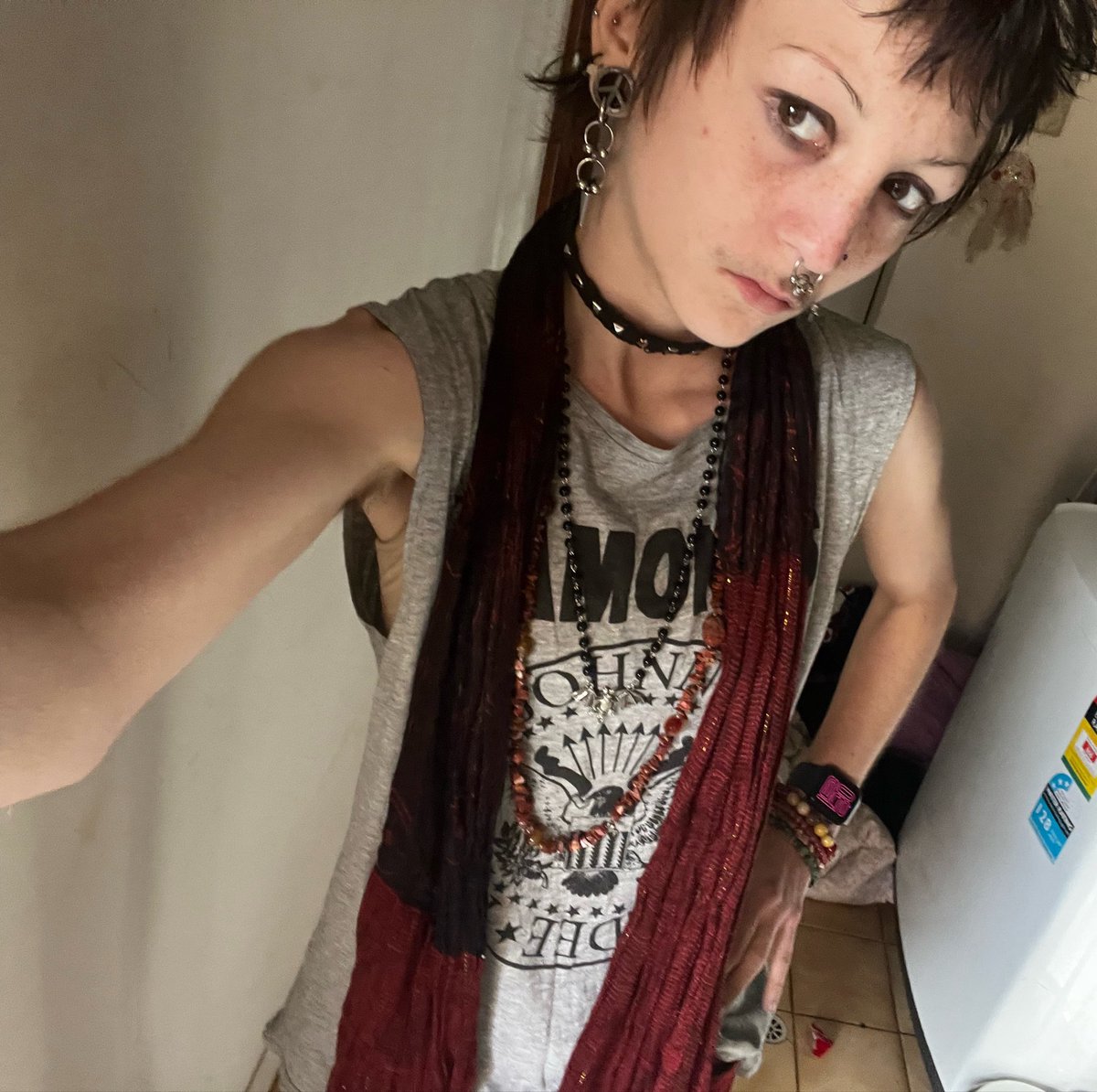 fynnyard_bones3's tweet photo. Pls I yearn for mutuals to come back bc this is not my OG account guys

I’m 17 from Aus &amp; I am also an apprentice baker 😛 I love diy &amp; monster high 

#edrtwt #twed #shedrtwt #punk #goth #transedtwt #ausedtwt #moothunt #austwt #drugtwt #ricecaketwt #stonerexic #weedtwt #moots https://t.co/QQbAP66xe3