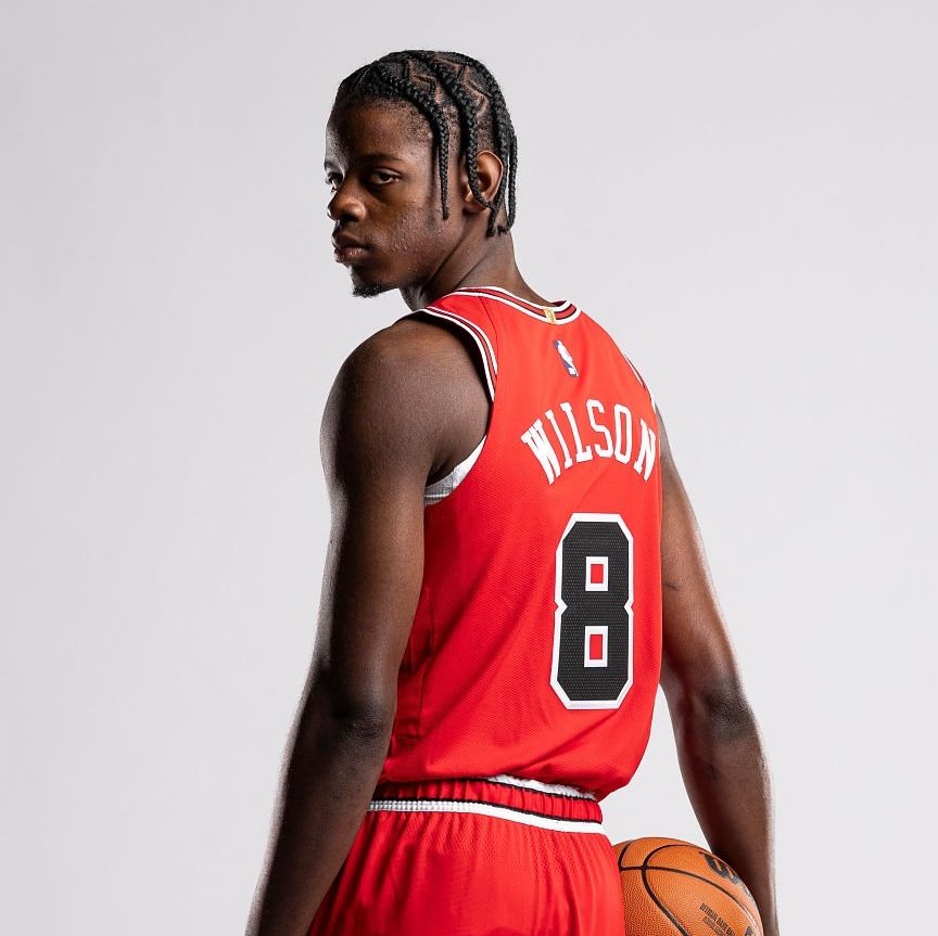 NBAdabad's tweet photo. Os especialistas disseram que ele só não teve chance de ser a 1ª escolha do Draft porque não tinha muita bola pra três.

Na estreia na Summer League, o Caleb Wilson acerta 7/11 pra três.

Agora eu te pergunto:

COMO QUE O TORCEDOR NÃO ILUDE? https://t.co/DG5OsYNtf3