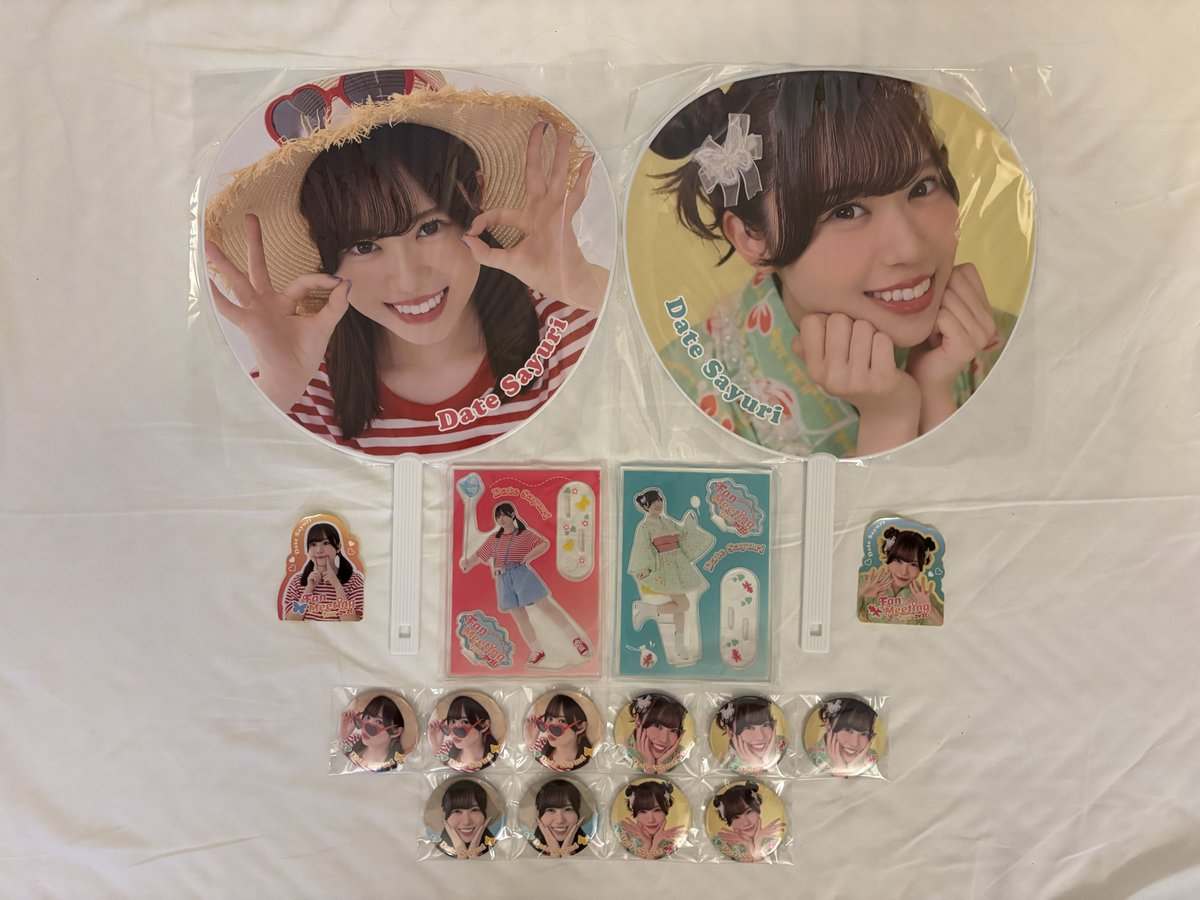さゆのファンミツアーのグッズ届きました🌷 チェキ風カード50枚で
