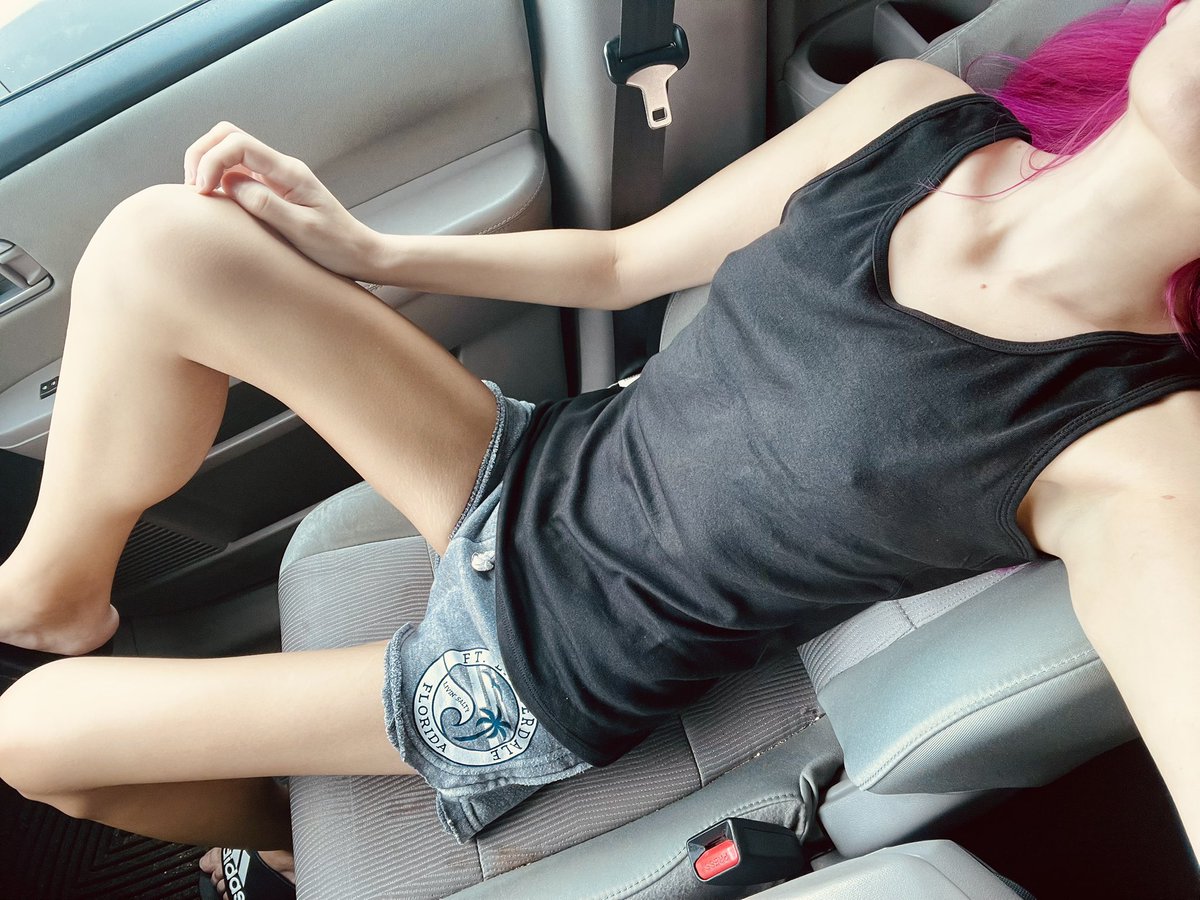 afaw95's tweet photo. Hi #girls #body #ootd #selife https://t.co/gv6JaoFQrb