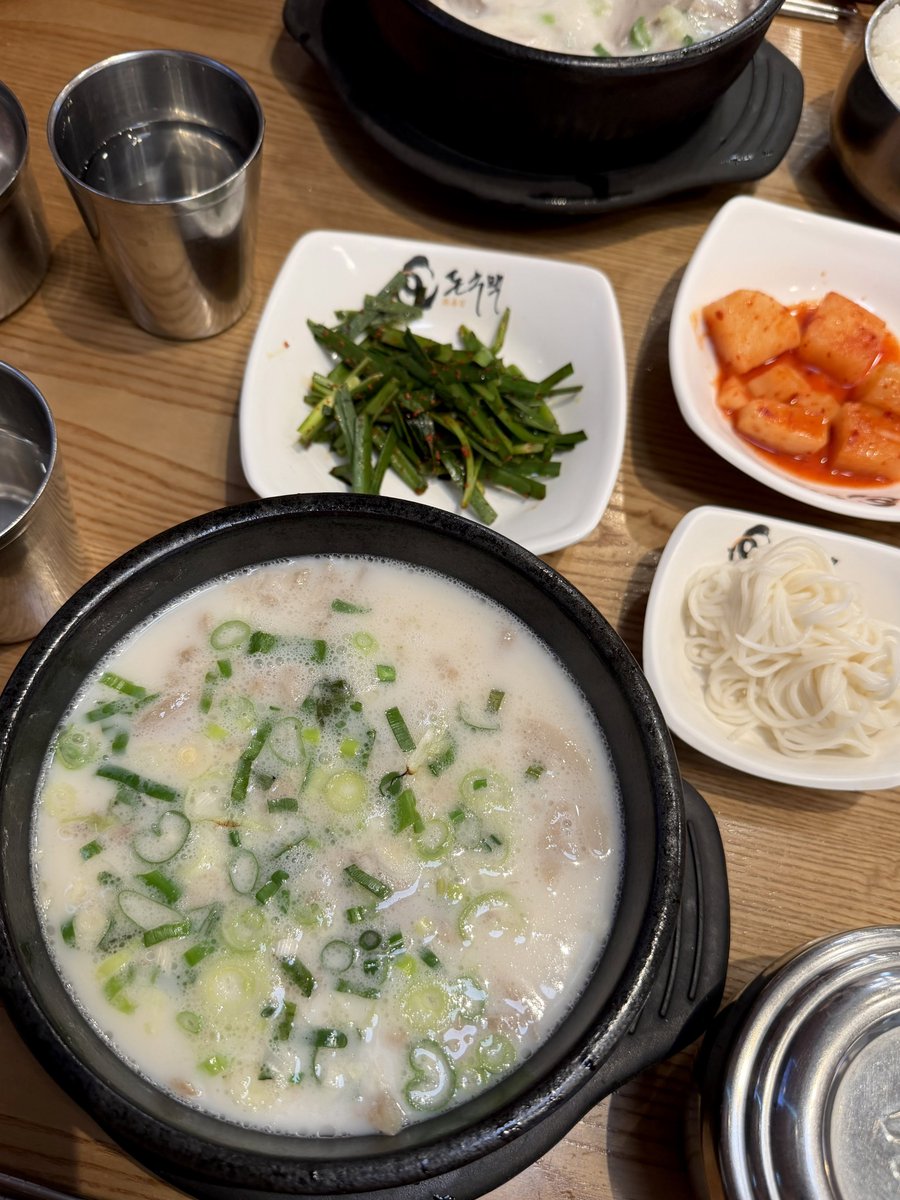25521_pi's tweet photo. 朝方韓国着いてご飯食べて今からスペイン✈️🇪🇸🎶 https://t.co/5bT27Wm1g0