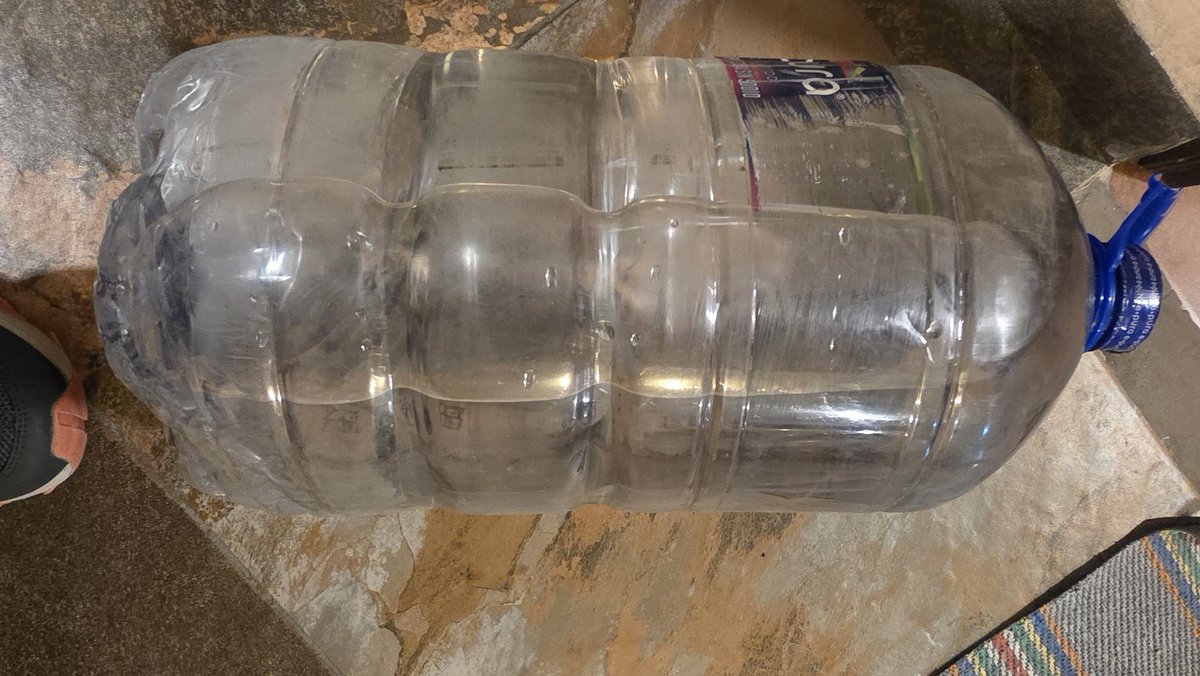 GARAGUP's tweet photo. @pepsi @profeco lamentable el estado en el que entrega grupo Pepsi sus productos a domicilio,  garrafones todos sucios https://t.co/QFQclL7ndi