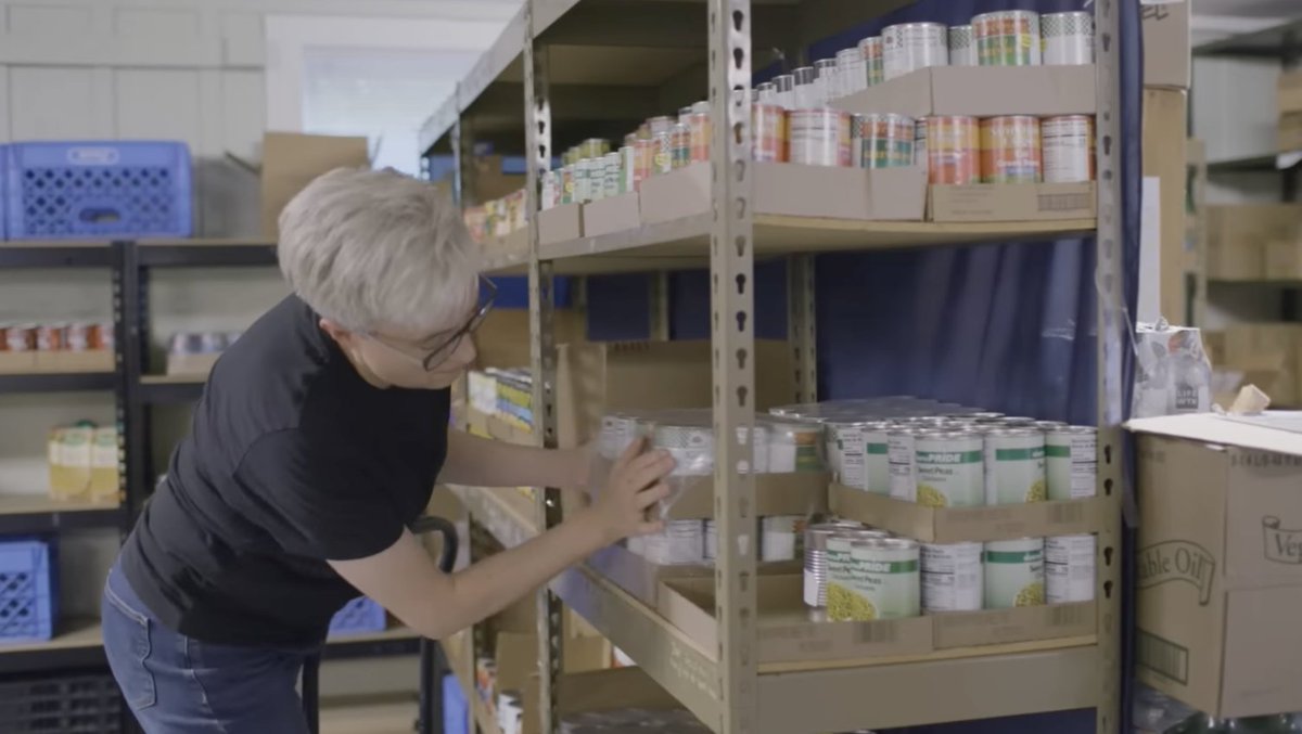 TinaKotek's tweet photo. Before I was Governor, I worked at Oregon Food Bank. I know the stories of what it means when families can't put food on the table.

When Trump tried to strip SNAP benefits from 750,000 Oregonians, I declared a hunger emergency, moved emergency funds to food banks, and my team worked through the night after the courts restored benefits to ensure the money hit accounts by morning.

That’s what leadership looks like: showing up, solving problems, and making sure Oregon families don’t go hungry.