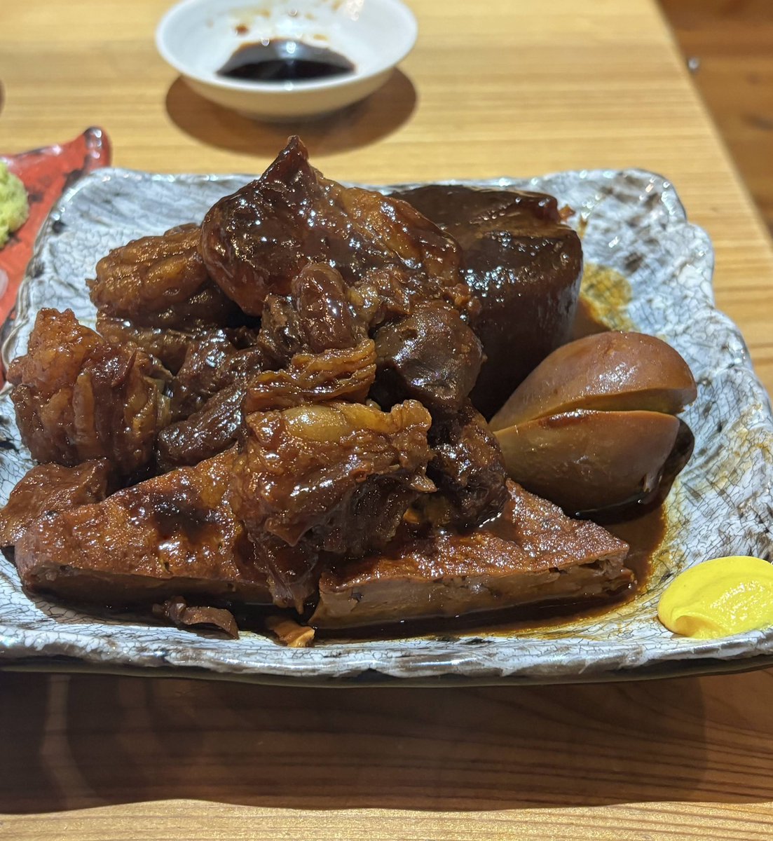 muscle1046's tweet photo. リュウジさん。名古屋の人ではないですが…
是非オススメしたいお店があるので！

『どてマニア』のどて煮の圧倒的ボリューム感と絶妙な甘辛さとコクそして店主の御母様が漬けたお漬物が本当に最高でした。

あと『鰻う おか富士』も本当に言葉にならないほど美味しいです！

名古屋の鰻屋さんは他にも色々行きましたが、個人的にはここが1番でした。

是非『肝入り』のひつまぶしを選んで下さい。

あれだけふっくらプリッとして臭みもない新鮮な肝は食べたことないくらいです。

鰻も関西風で外はパリッと焼き上げられ、中はふわっふわで口の中でスッと溶けるほどの脂乗りです。

お時間があれば是非！