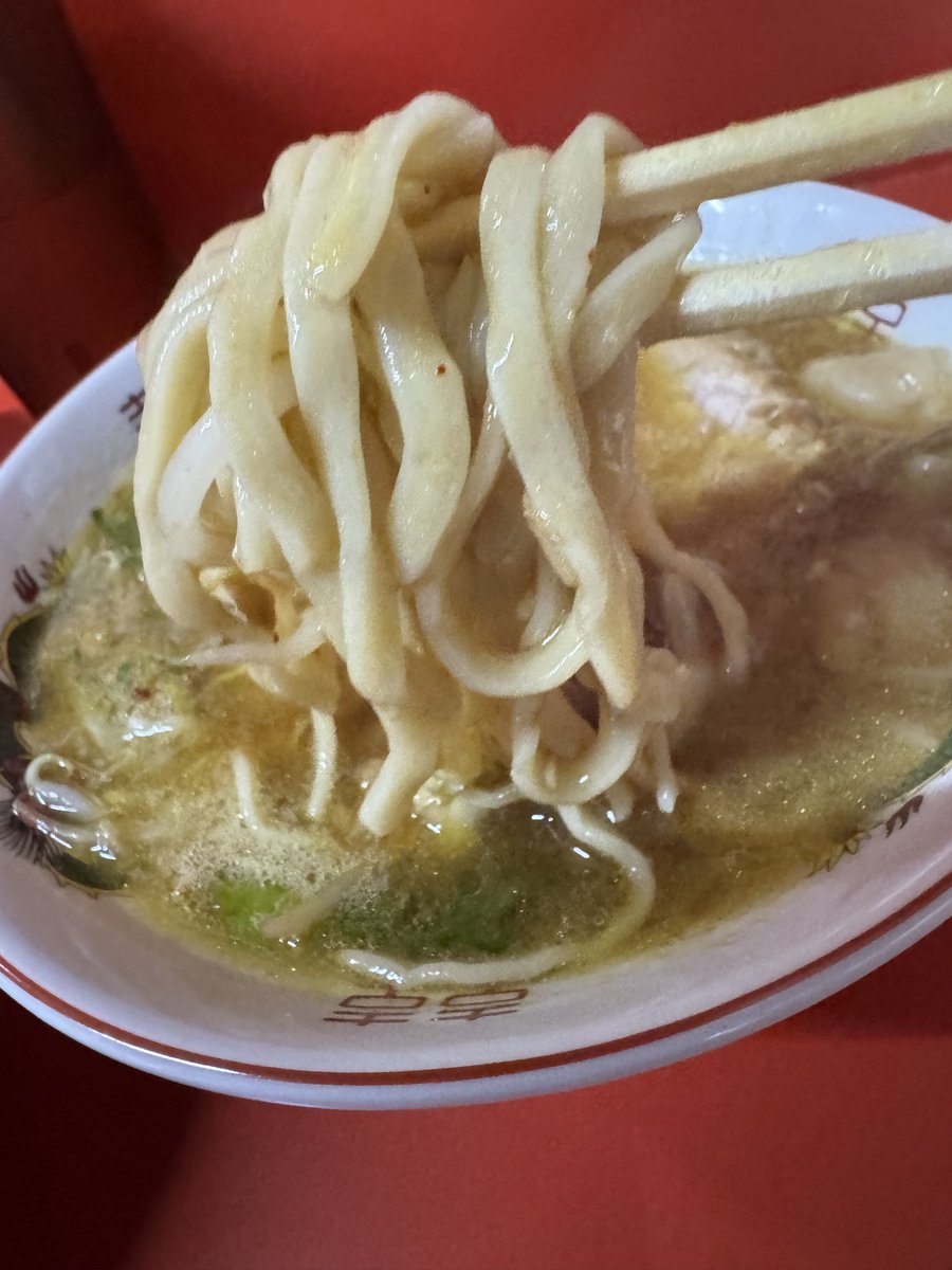 ehYC3Dxc80go7YU's tweet photo. ラーメン二郎　京都店
カレーのつけ麺　豚マシ　九条葱
 N mm A     お久しぶりの👓君麺上げ　〆られたプリツル麺にカレーつけ汁　めっちゃ美味しかったです 😋　今回も豚塊🐷凄旨〜　大変美味しくいただきました　ご馳走さまでした♪ https://t.co/Zbv4LbQ4bs