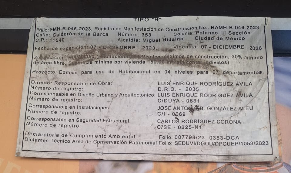 Polanco_Reforma's tweet photo. @cesar_m_garrido @mauriciotabe @AlcaldiaMHmx @MHGOByJ 🔔 En Calderón de la Barca 353 #Polanco insisten en construir más pisos de los permitidos 🚫 

🗣️ Pedimos @AlcaldiaMHmx informar ℹ️ si están vigentes las medidas que impedían continuar construcción 🚧 ilegal.

➡️ COPACO Polanco Reforma

@MHGOByJ @mauriciotabe @lavozdepolanco https://t.co/Y6GPqUIwDm