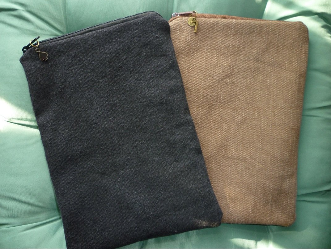 DeliCraftmarket's tweet photo. My vintage style bank bags are now available for sale. Choose your size and style preference in the drop down menu via Etsy. Each bag comes with a unique charm. Link in Bio. https://t.co/3uuDXyrTBb