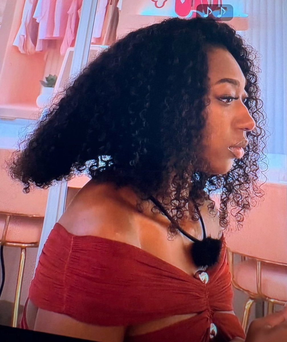 SleezePetty's tweet photo. SYMPATHY WIG! 😒 #LoveIslandUSA https://t.co/uiXTEwgfzY
