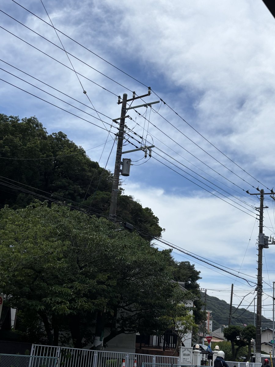 farTarot450's tweet photo. ギョサンを買いに葉山まで来たんですけどここ気持ちの良い土地ですね https://t.co/8i2emGeAAb