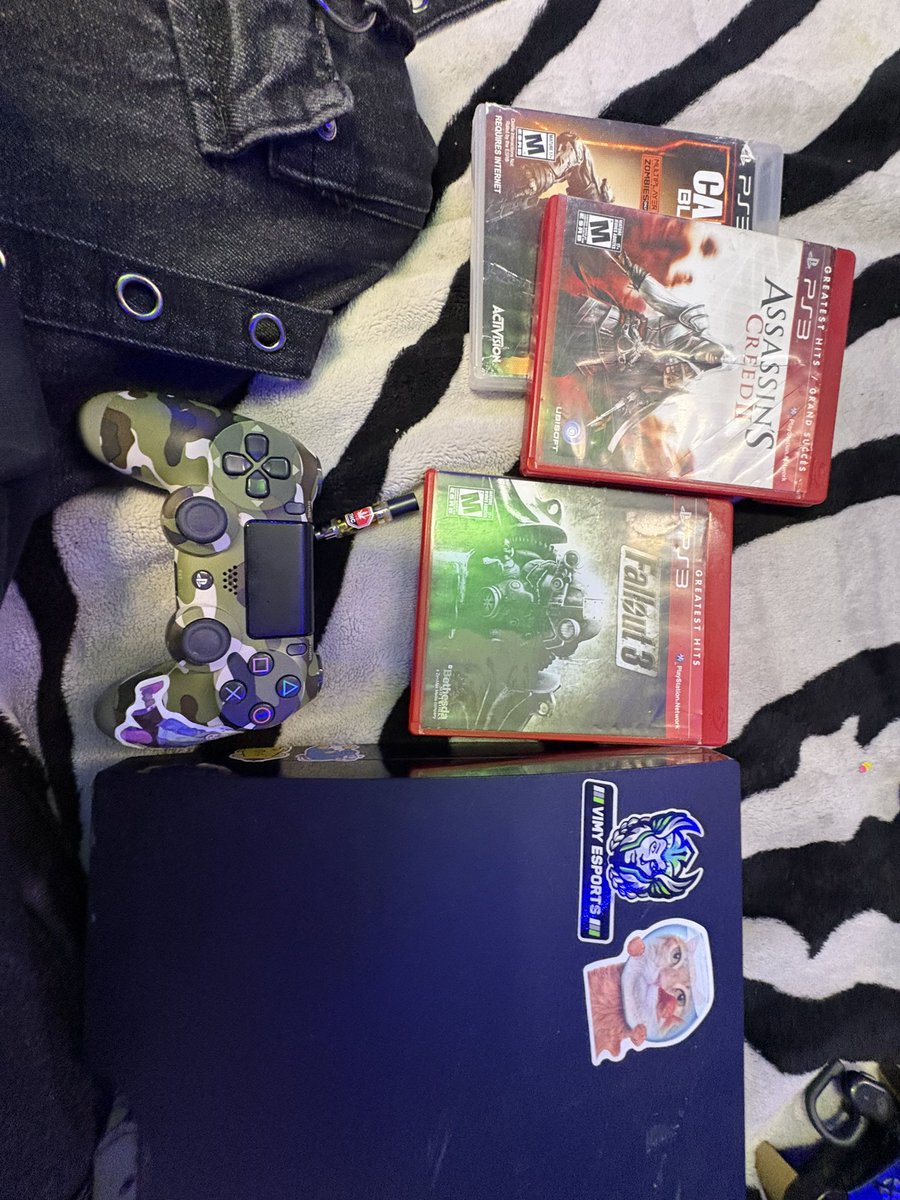 RABDOTCOM's tweet photo. Sold weed in exchange for a PS3 with games and controller and a Full cart #balling https://t.co/AwmlqP9ik1