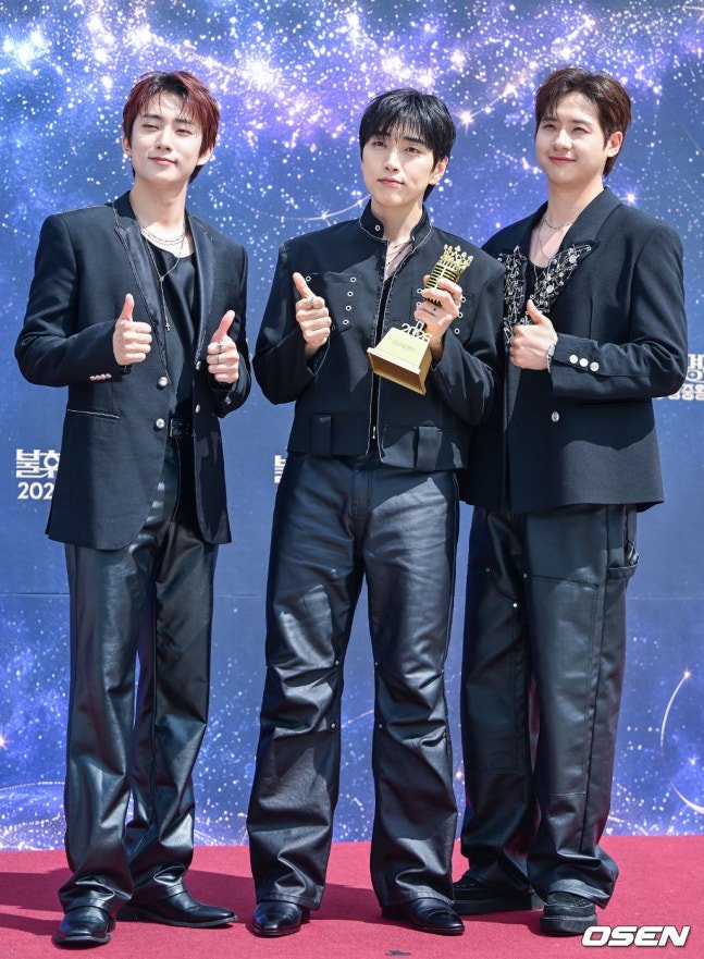 CNU0616Metoo's tweet photo. 3人のビジュが爆発してる😍
あ～かっこよすぎる😆💕
#신우 #산들 #공찬 https://t.co/2T9wpU2FzX