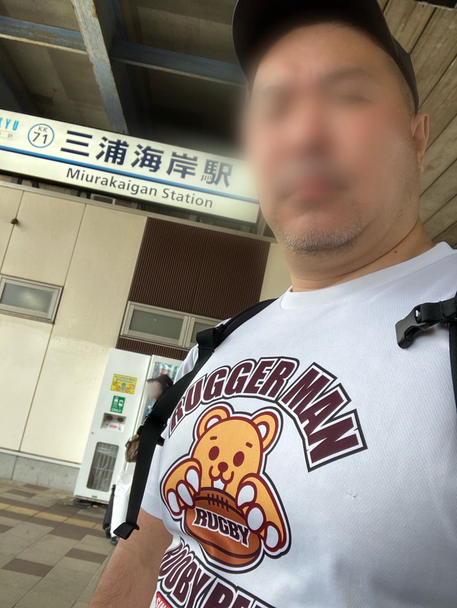 BLK_SIZE's tweet photo. バス待ち https://t.co/ebJBWYcFsM